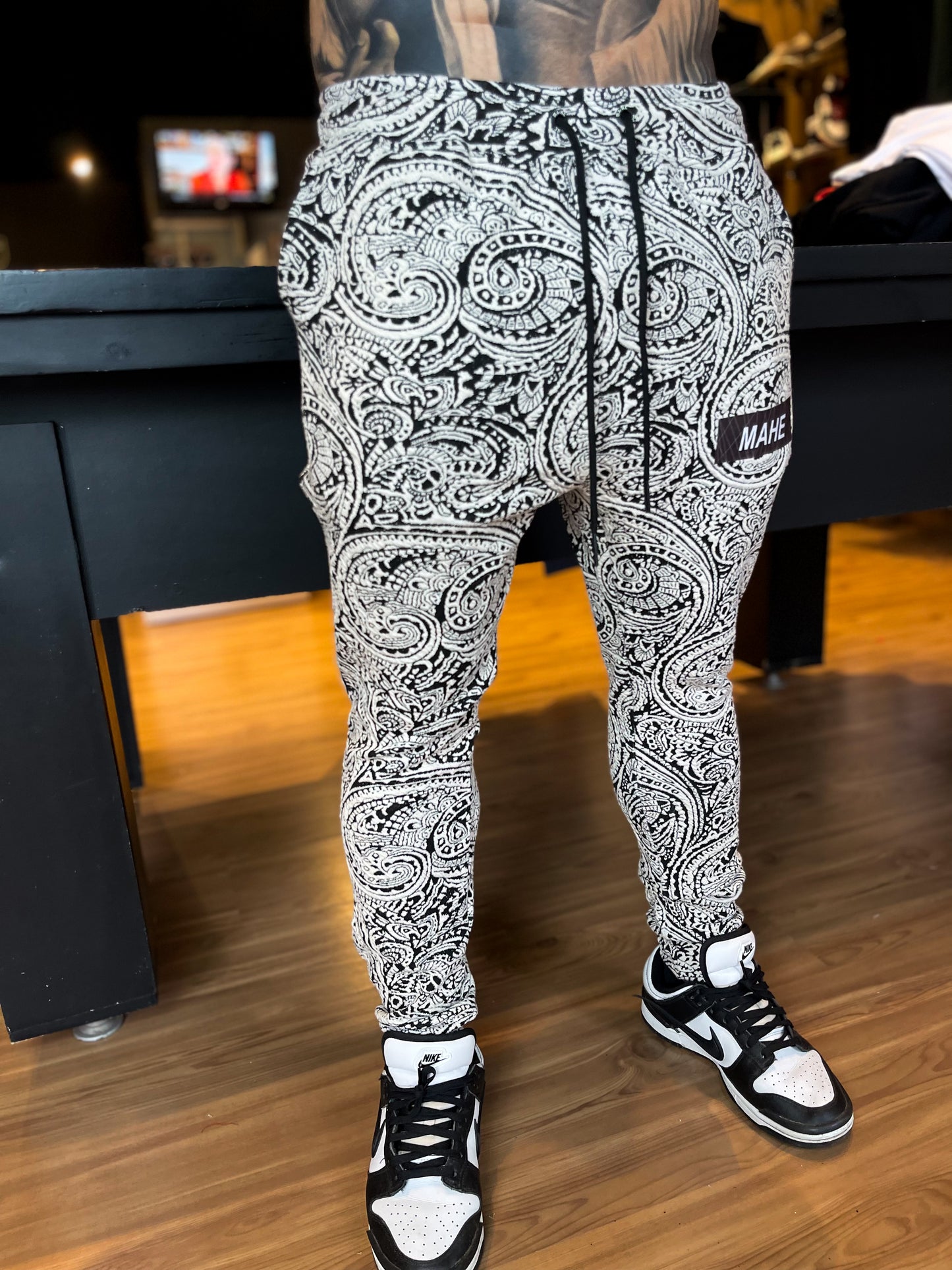 calça mahe black covenant