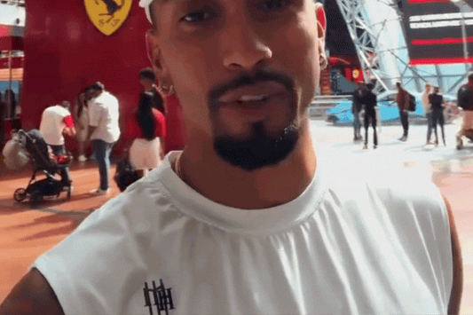 NEWS | RAPHINHA VESTE MAHE EM FERRARI WOLD