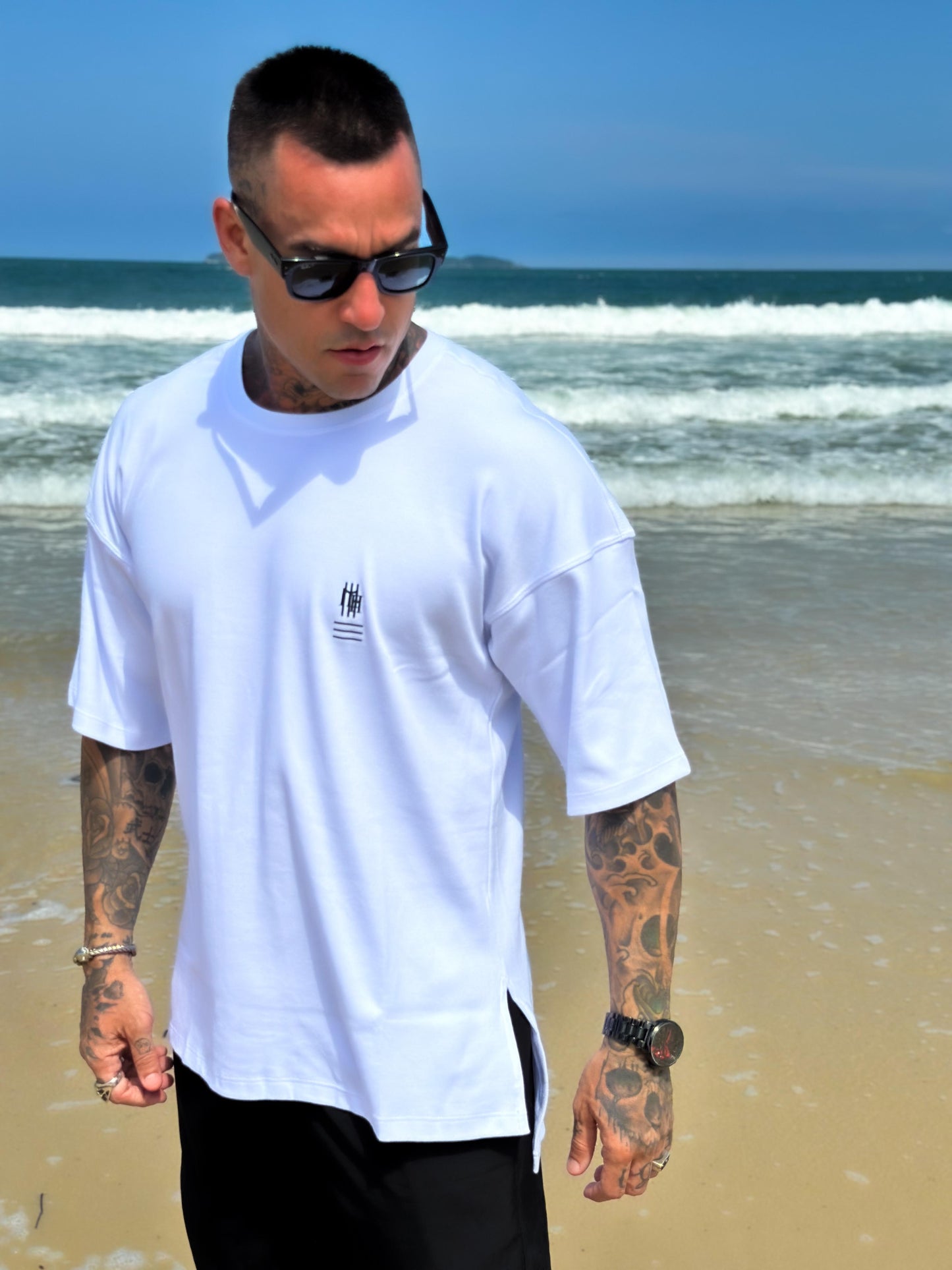 camiseta mahe over white lock