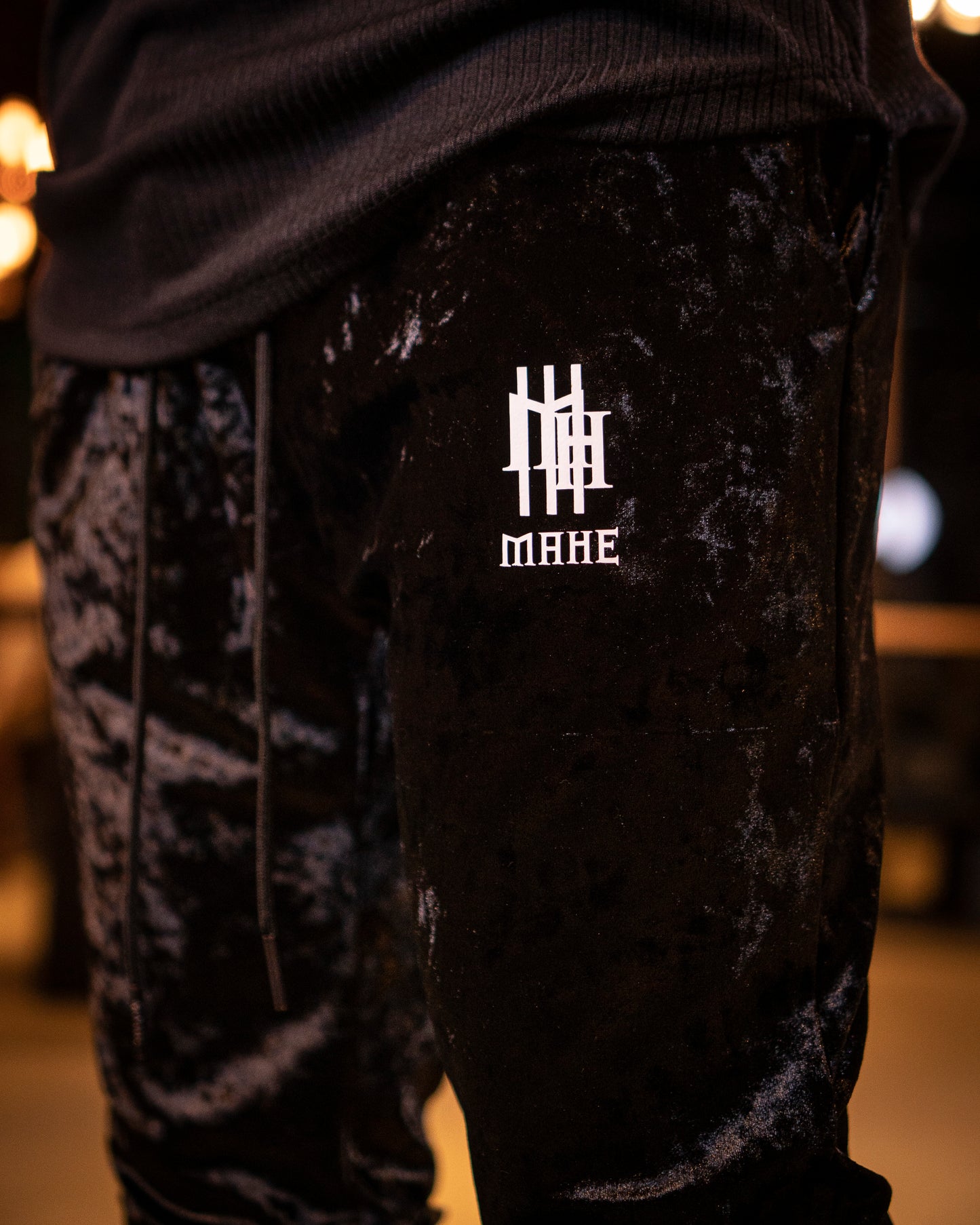 calça mahe holographic black
