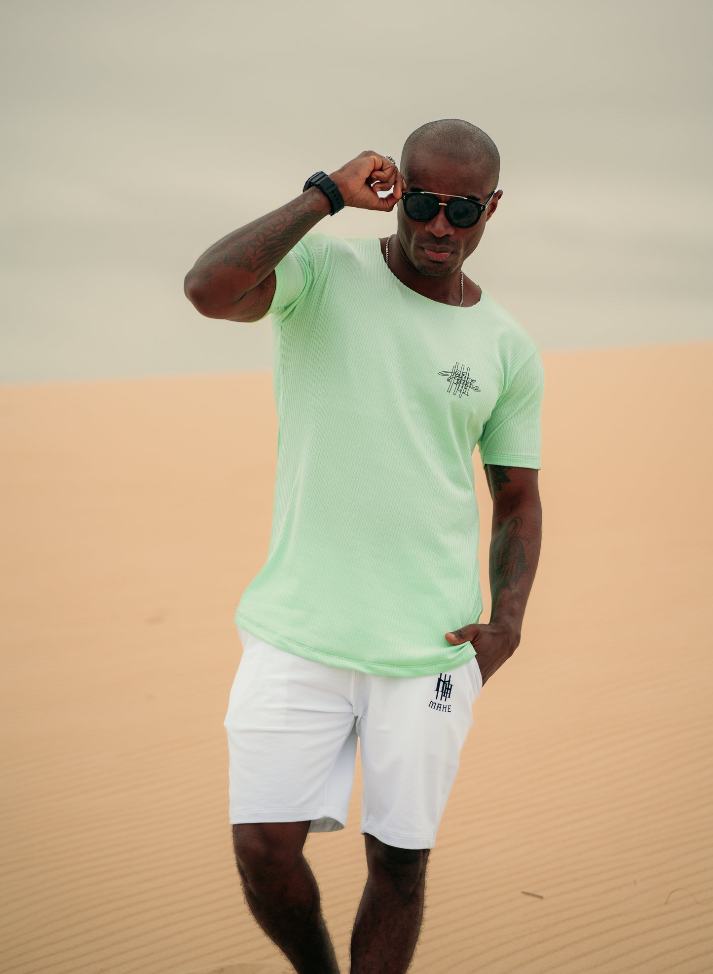 camiseta canelada mahe green script