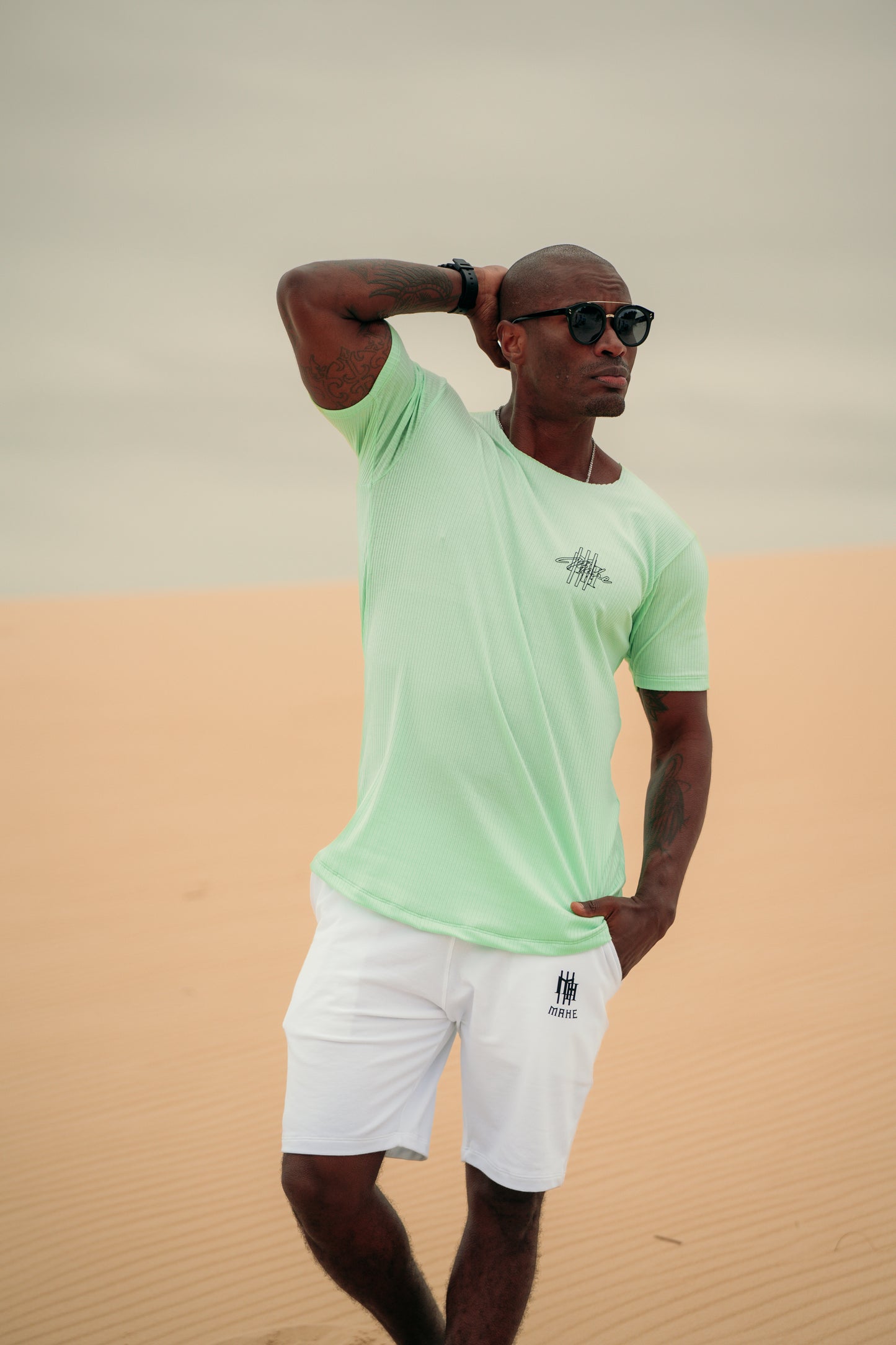 camiseta canelada mahe green script