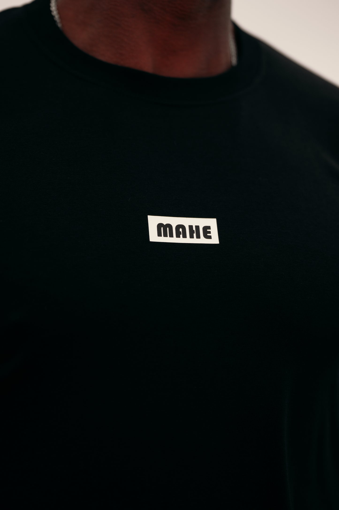 camiseta mahe black emblem