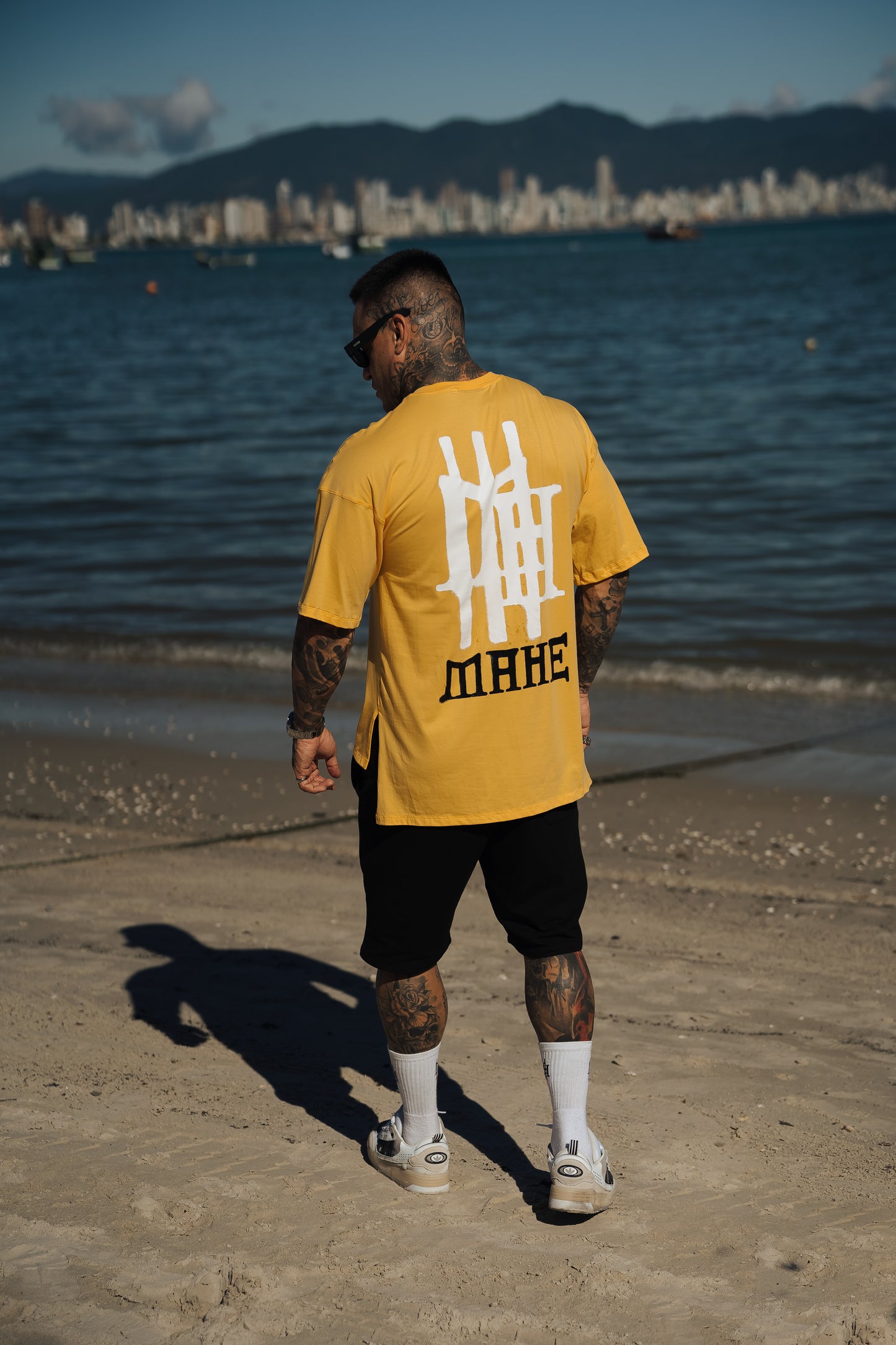 camiseta mahe oversize spray paint sunlight yellow
