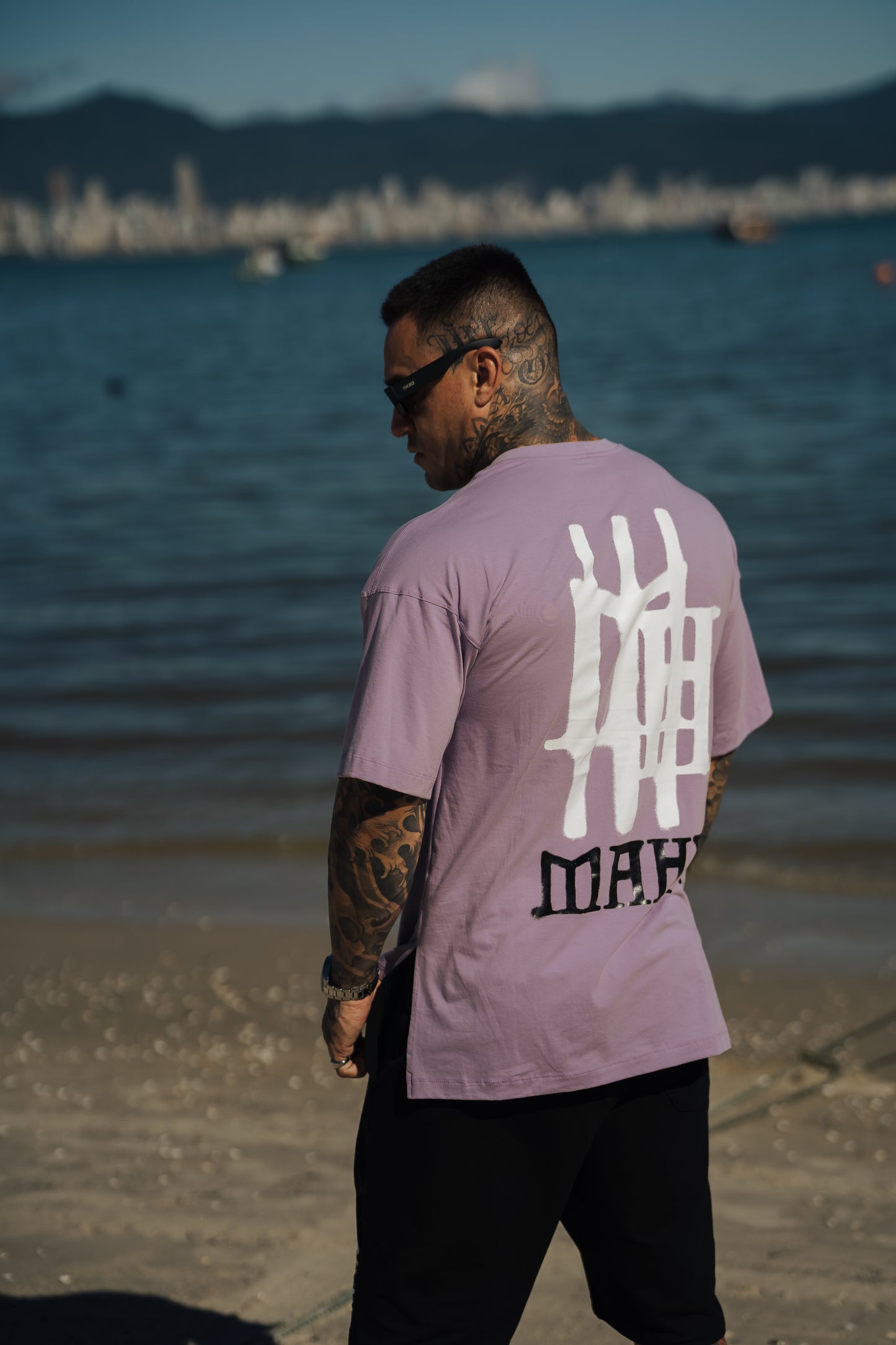 camiseta mahe oversize spray paint lavander