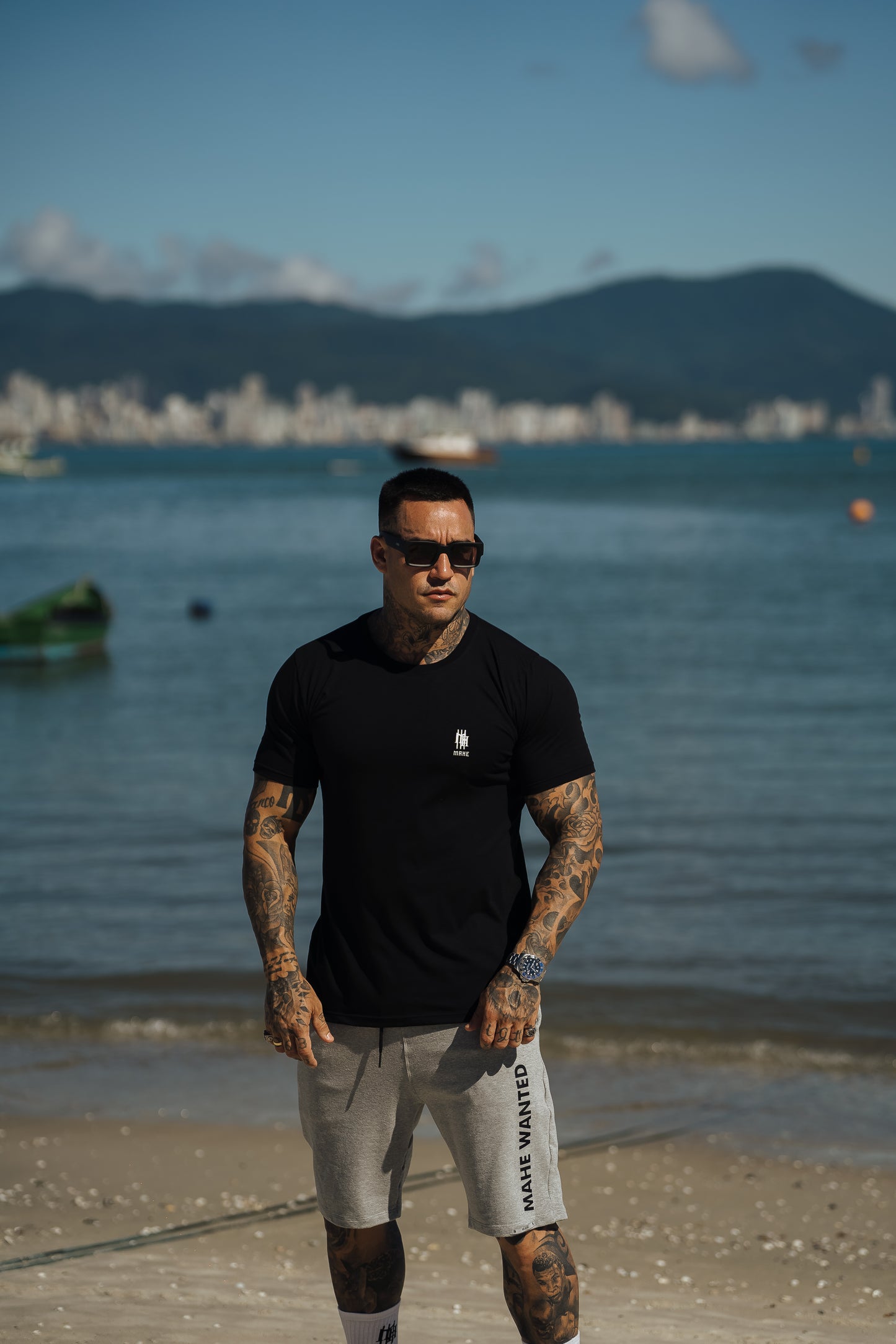 camiseta mahe black line