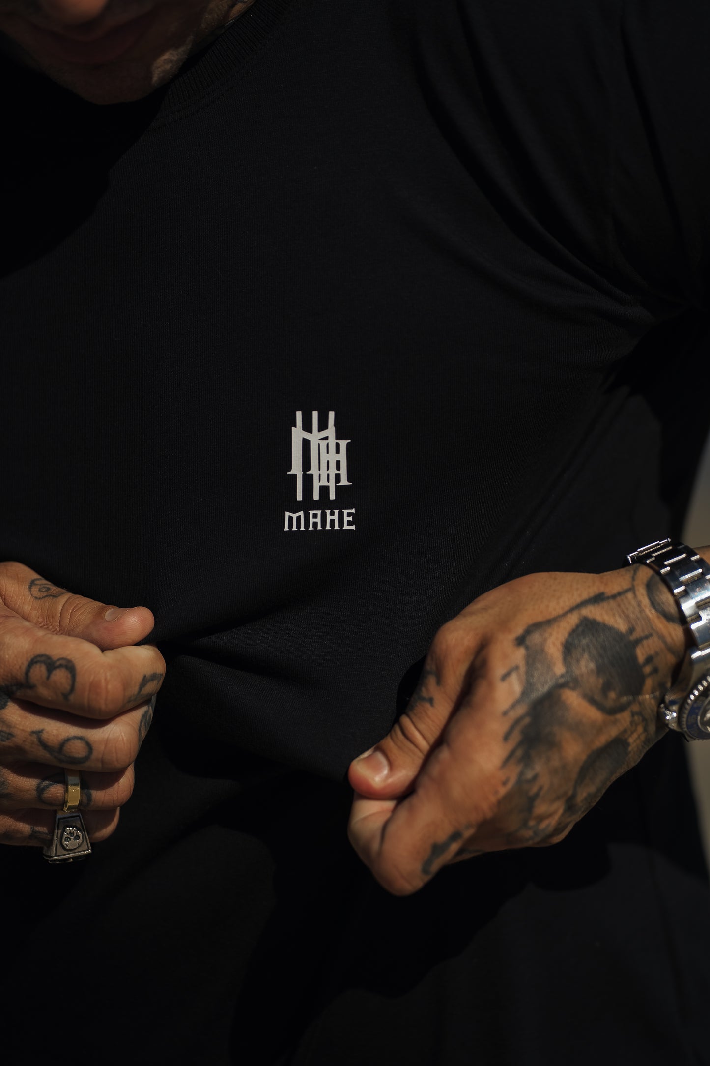 camiseta mahe black line