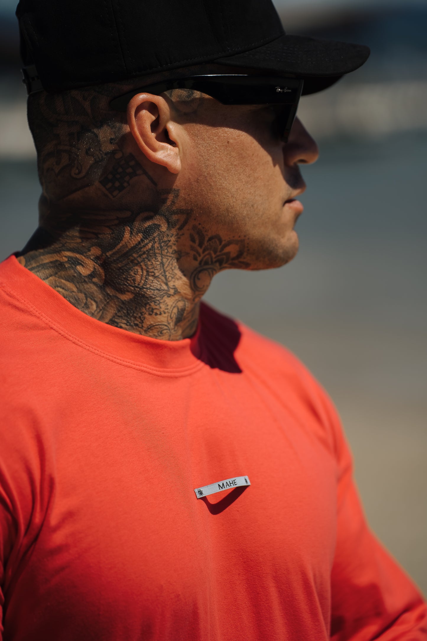 camiseta mahe oversize red spray paint