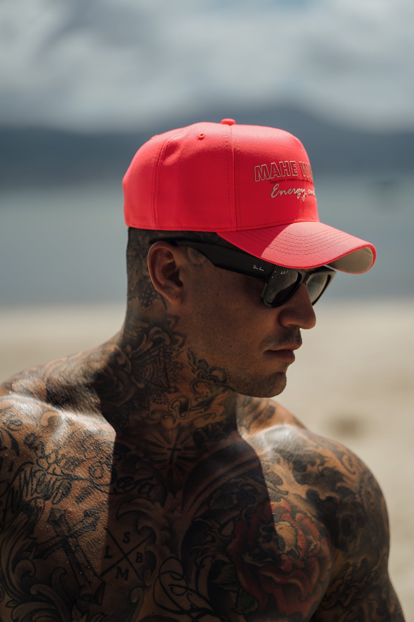 cap mahe pink neon