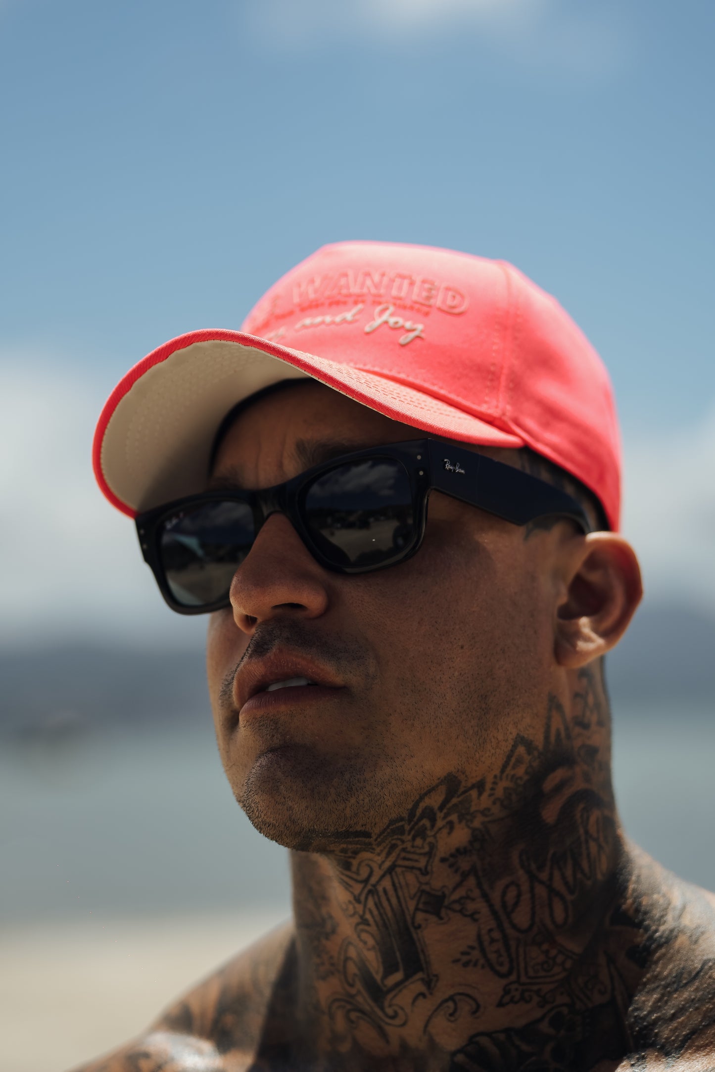 cap mahe pink neon