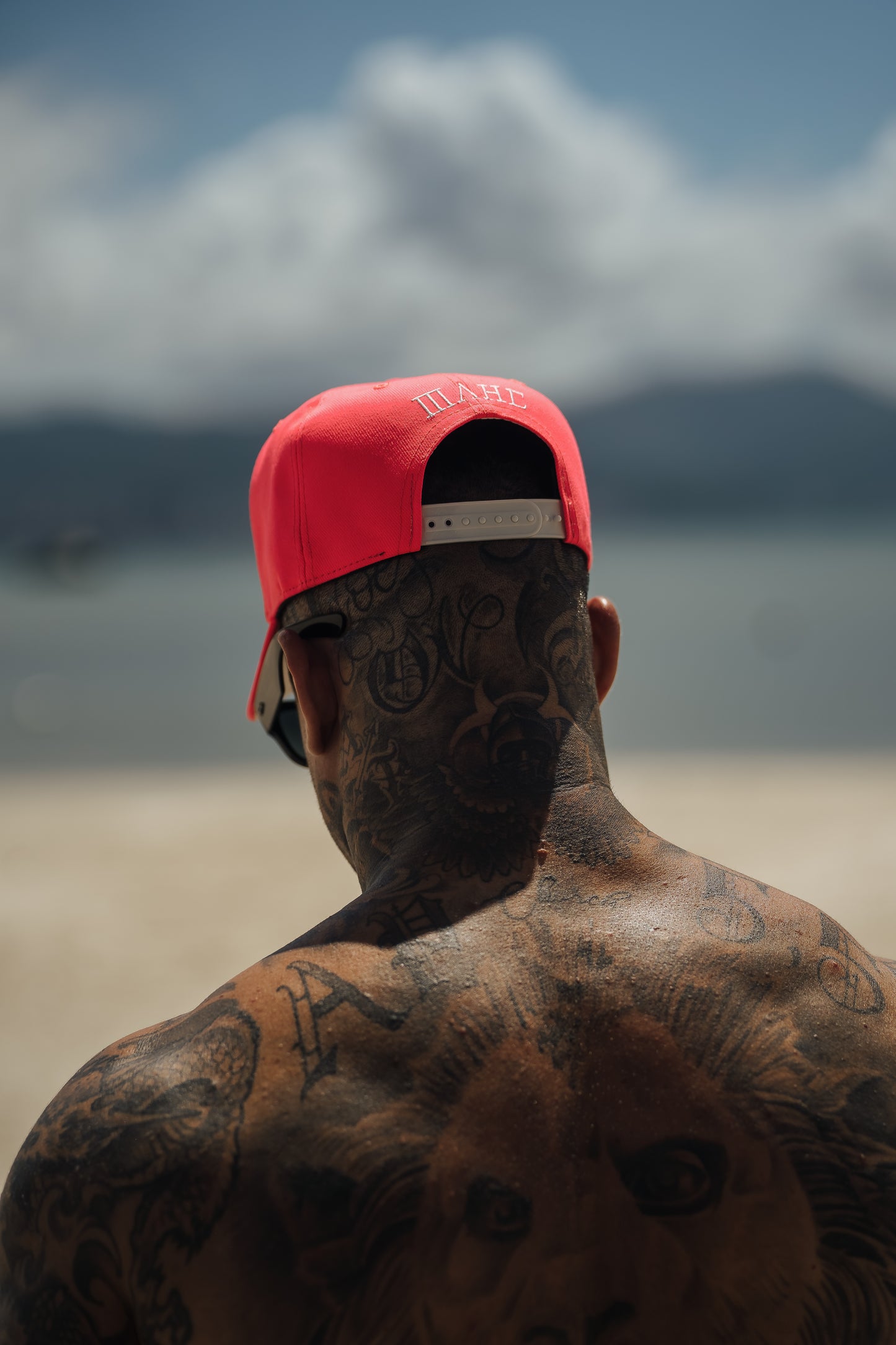 cap mahe pink neon