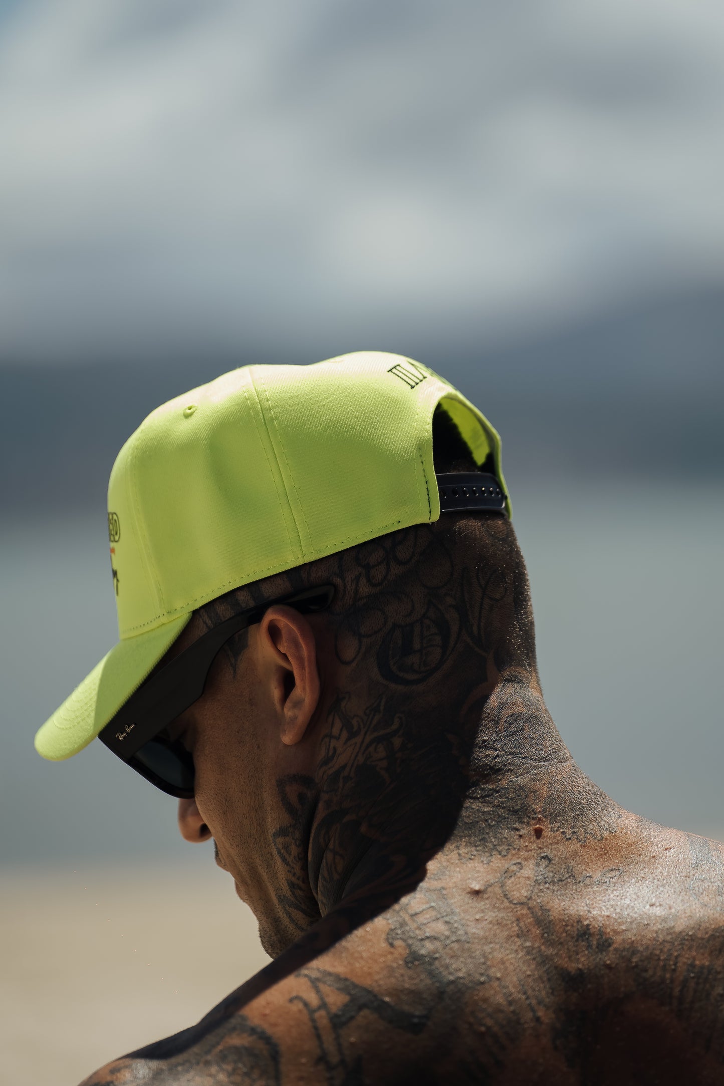 cap mahe yellow neon