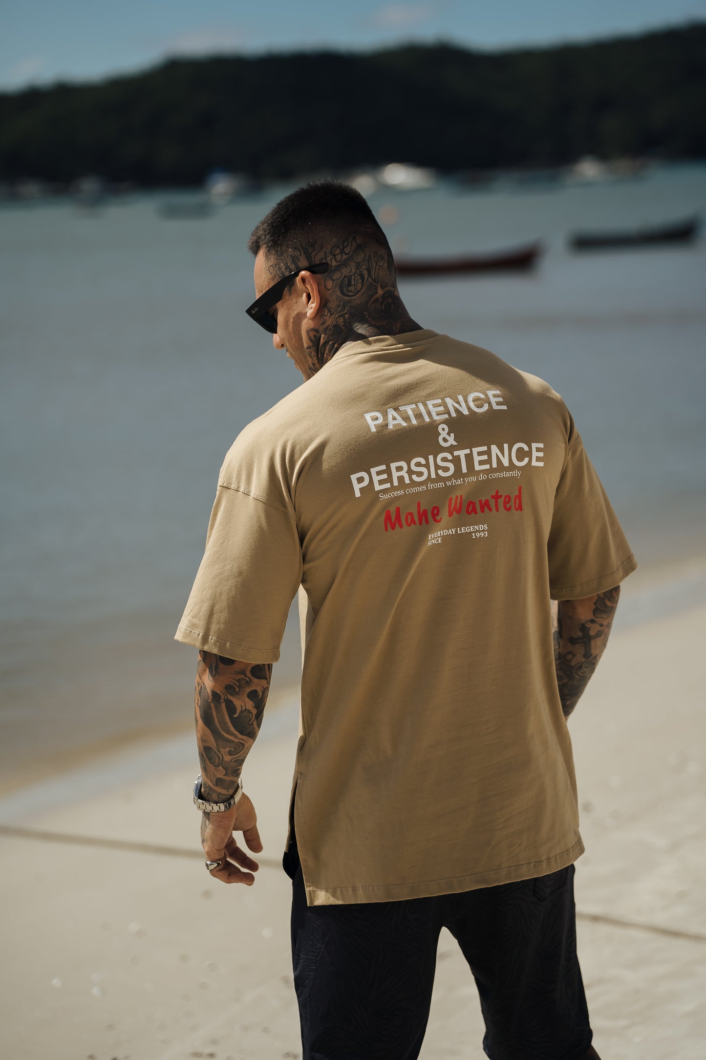 camiseta mahe oversize kakhi persistence