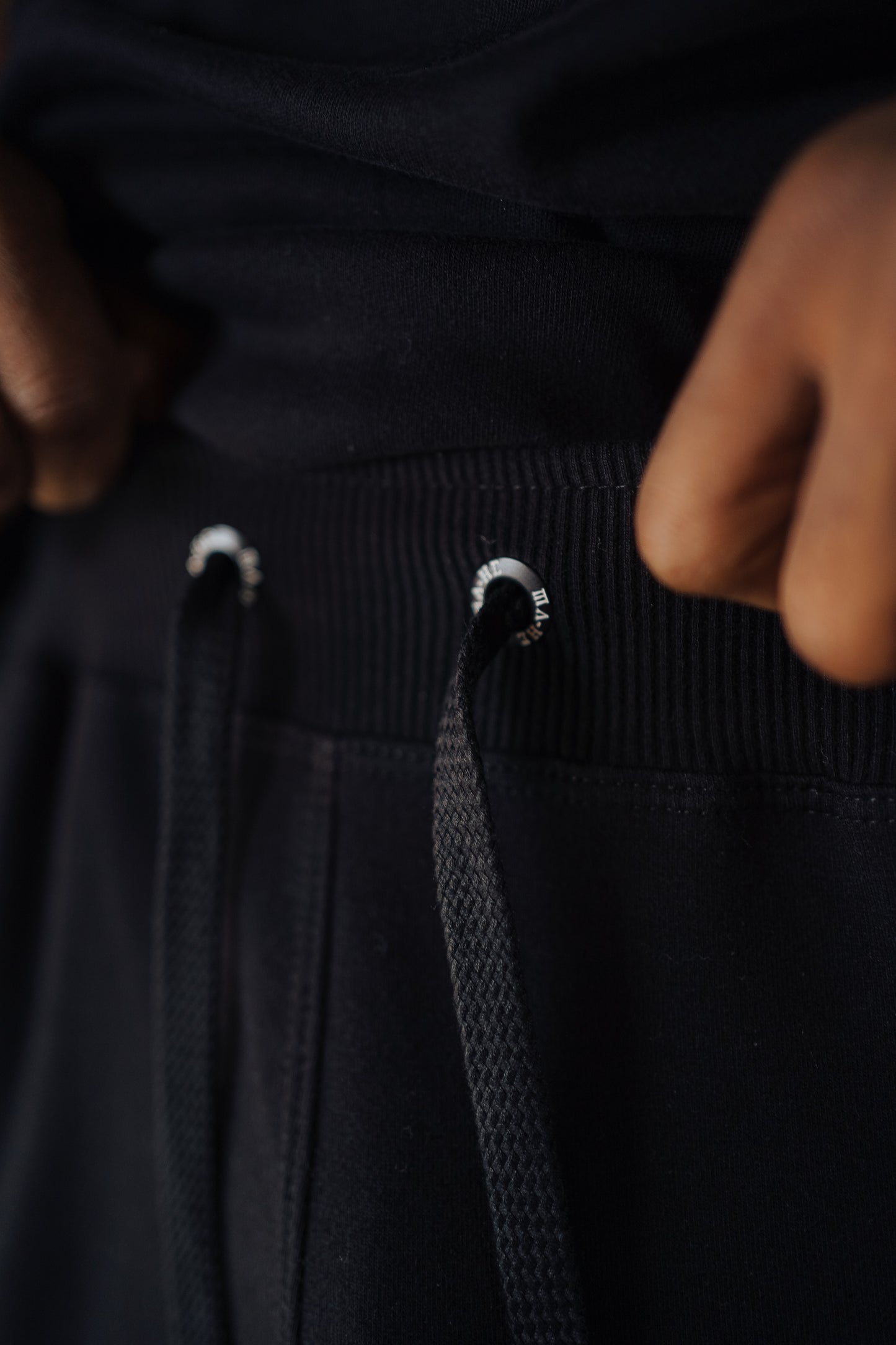 calça mahe off black