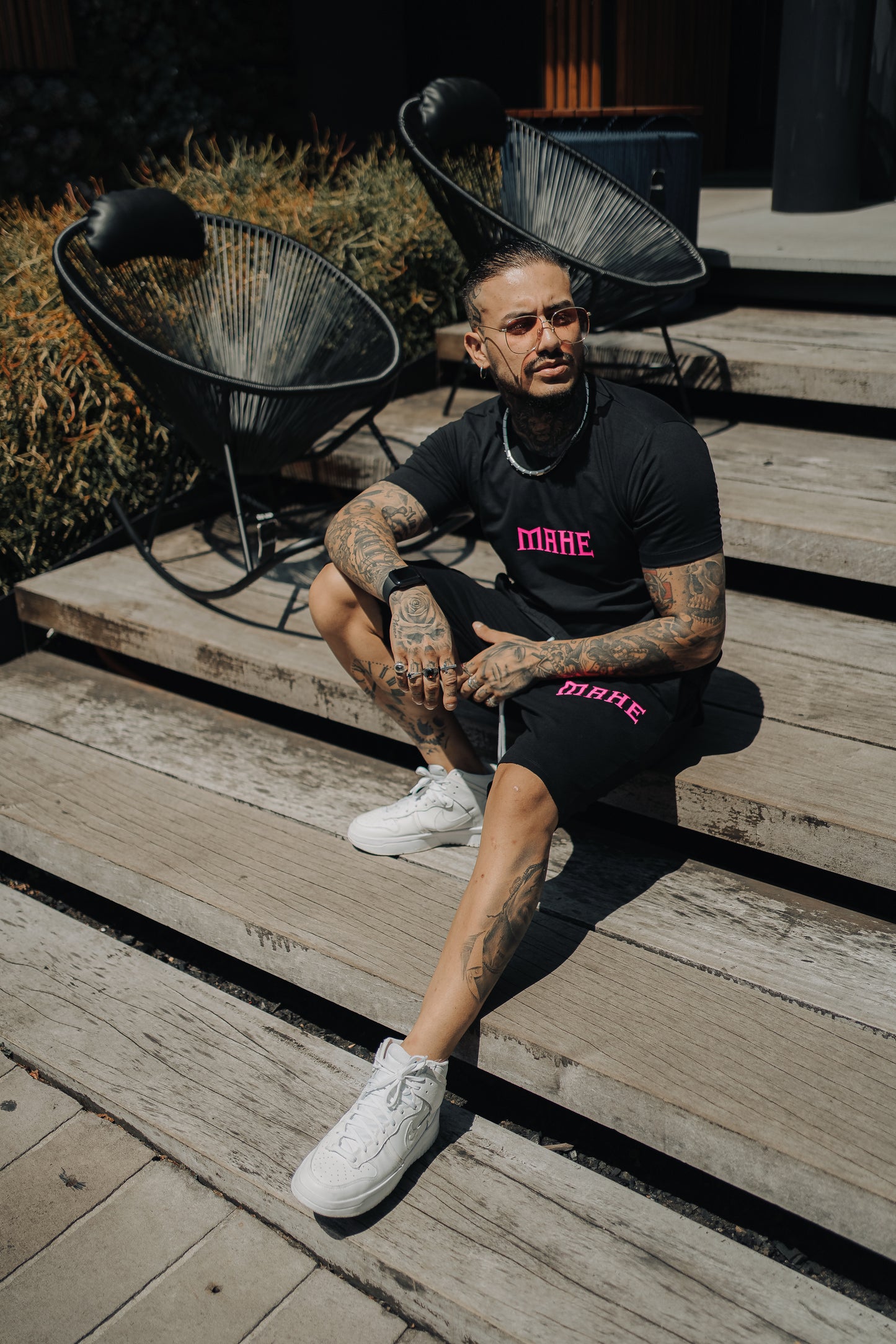 camiseta mahe black pink