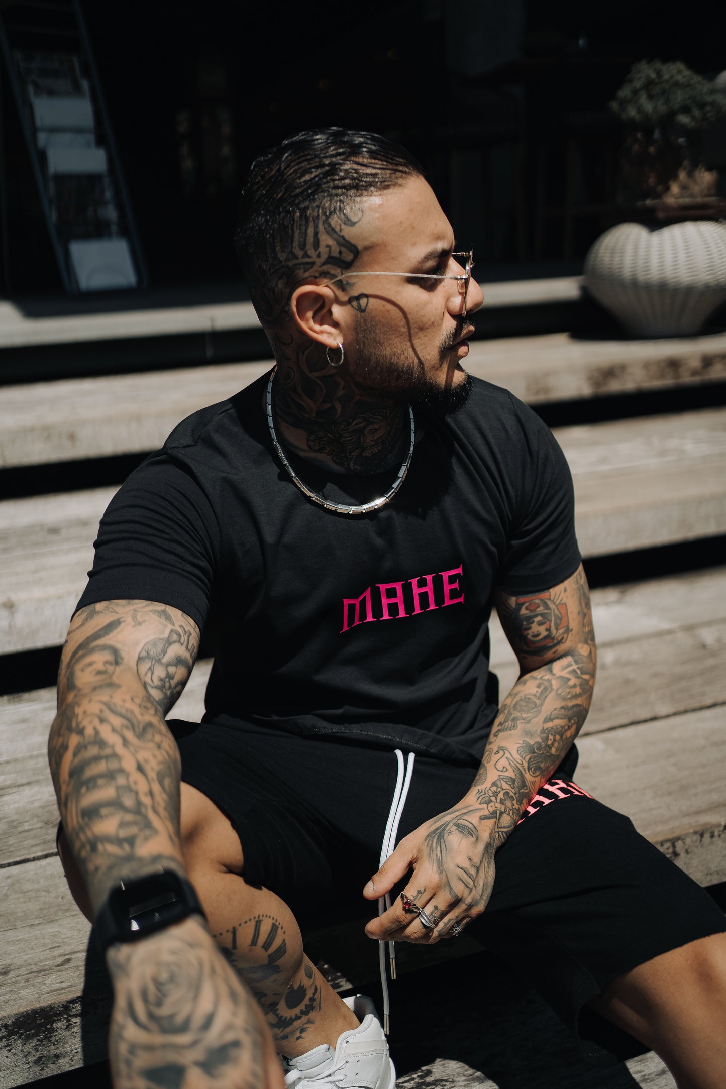 camiseta mahe black pink