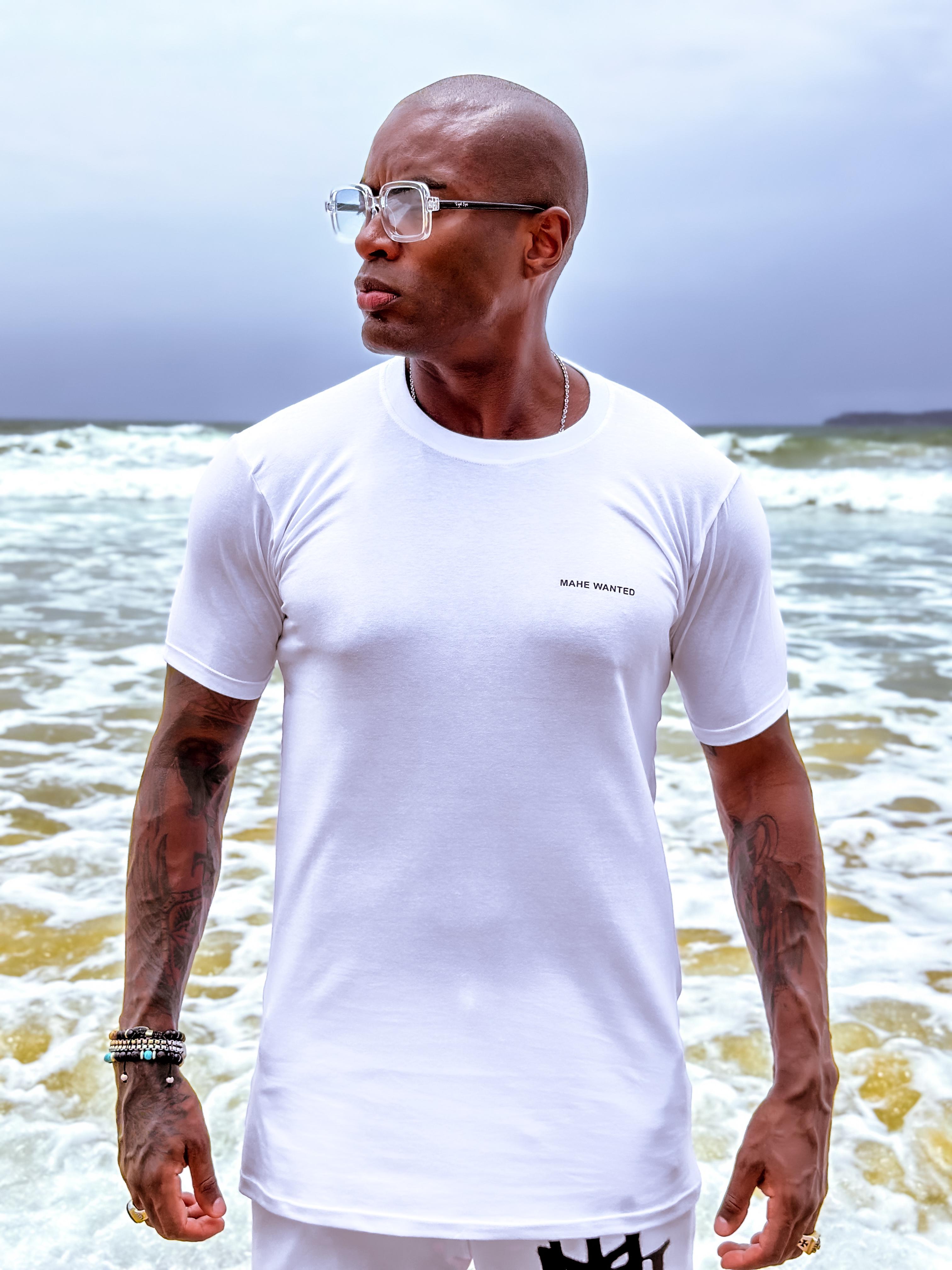 GROWING LIGHT – Mahe Wanted