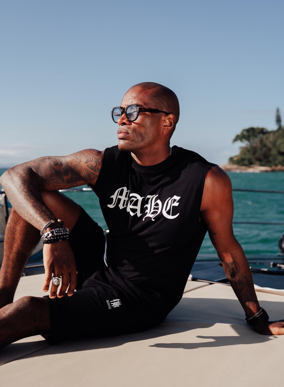 regata mahe black ship