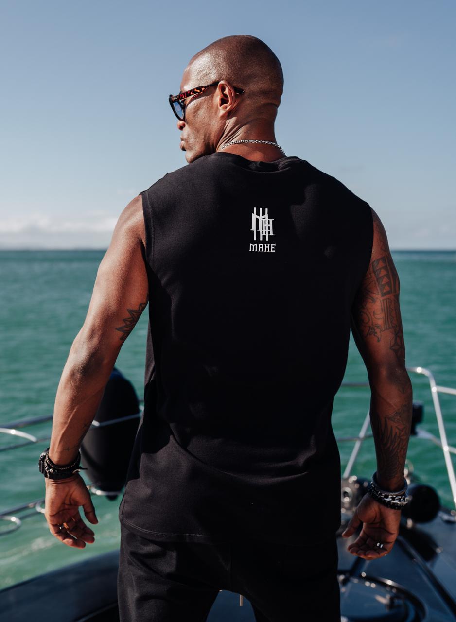 regata mahe black ship