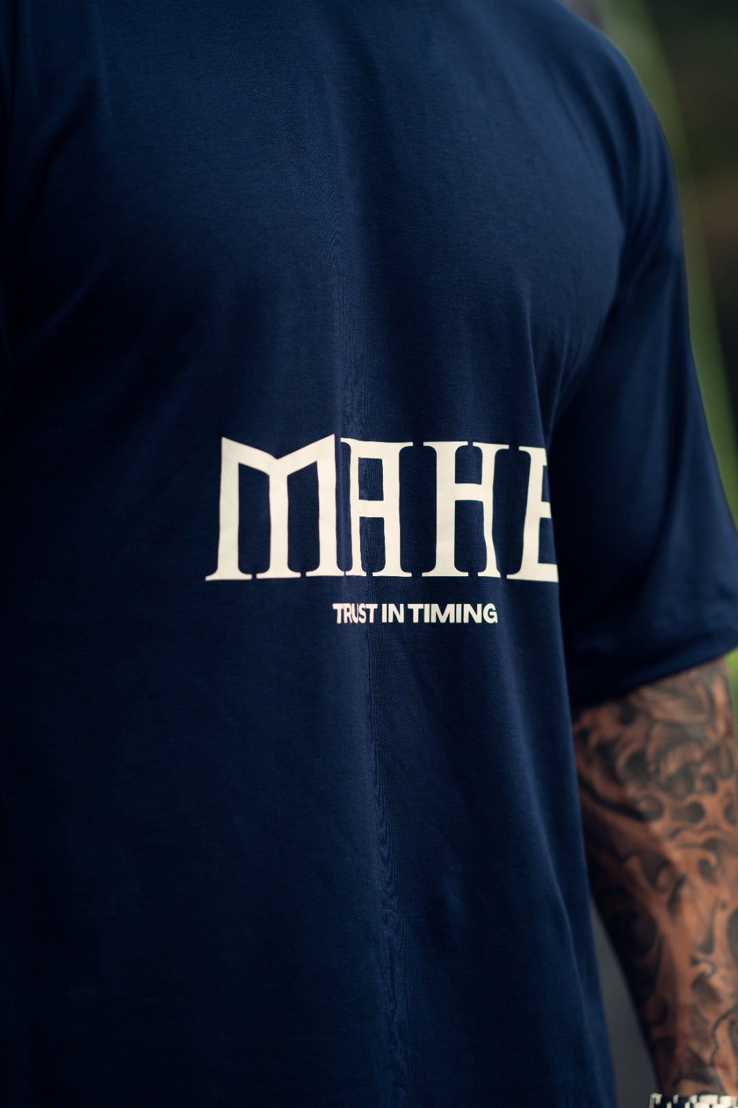camiseta mahe over trust in timing blue