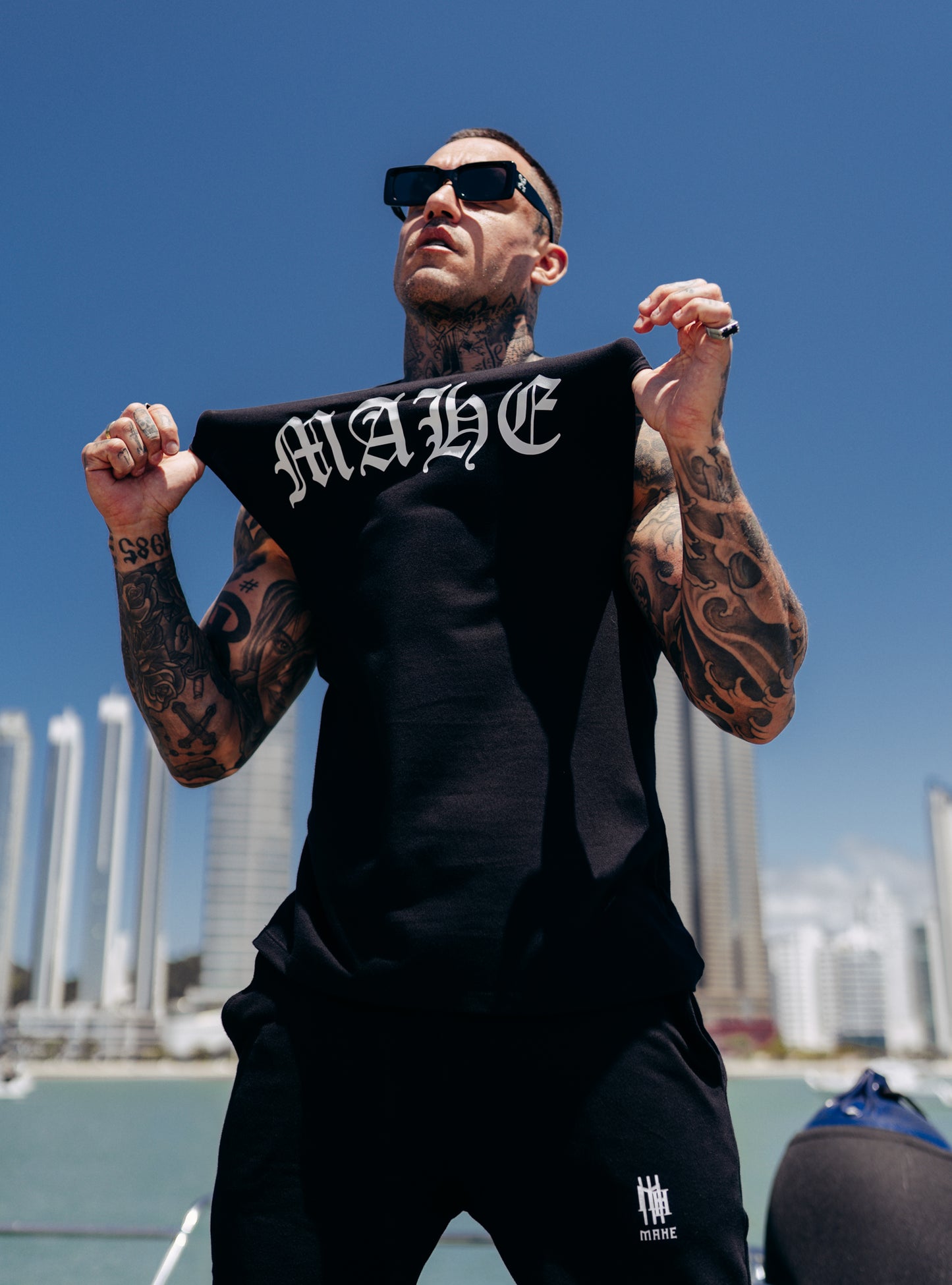 regata mahe black ship