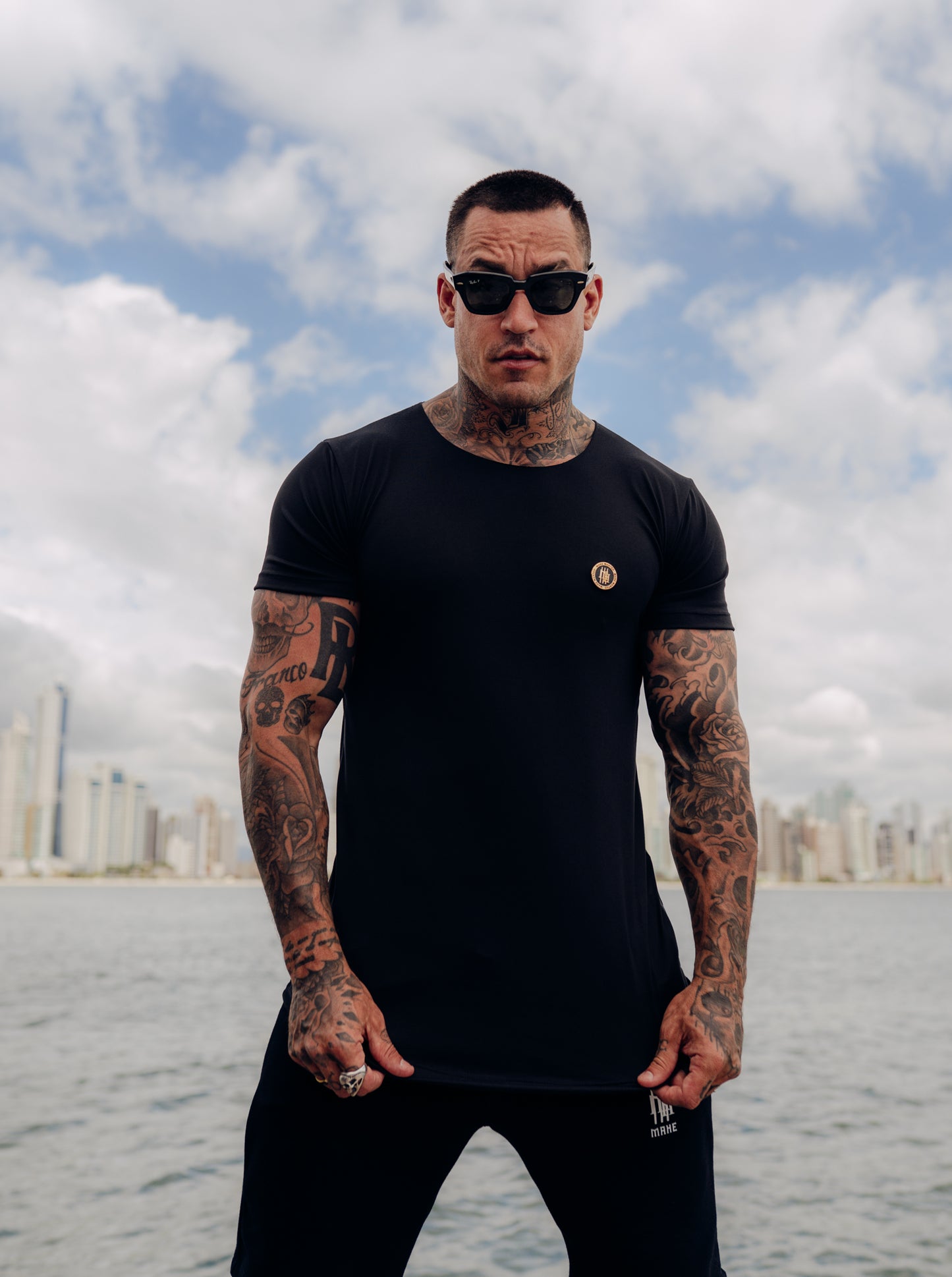 camiseta mahe gold button