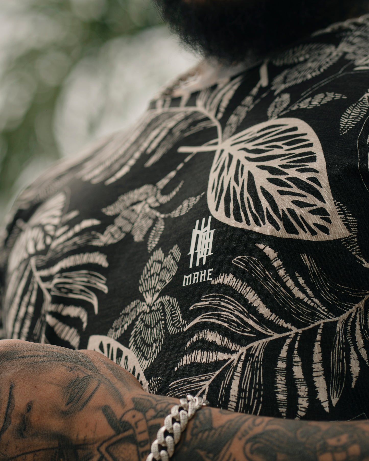 camiseta mahe flower black