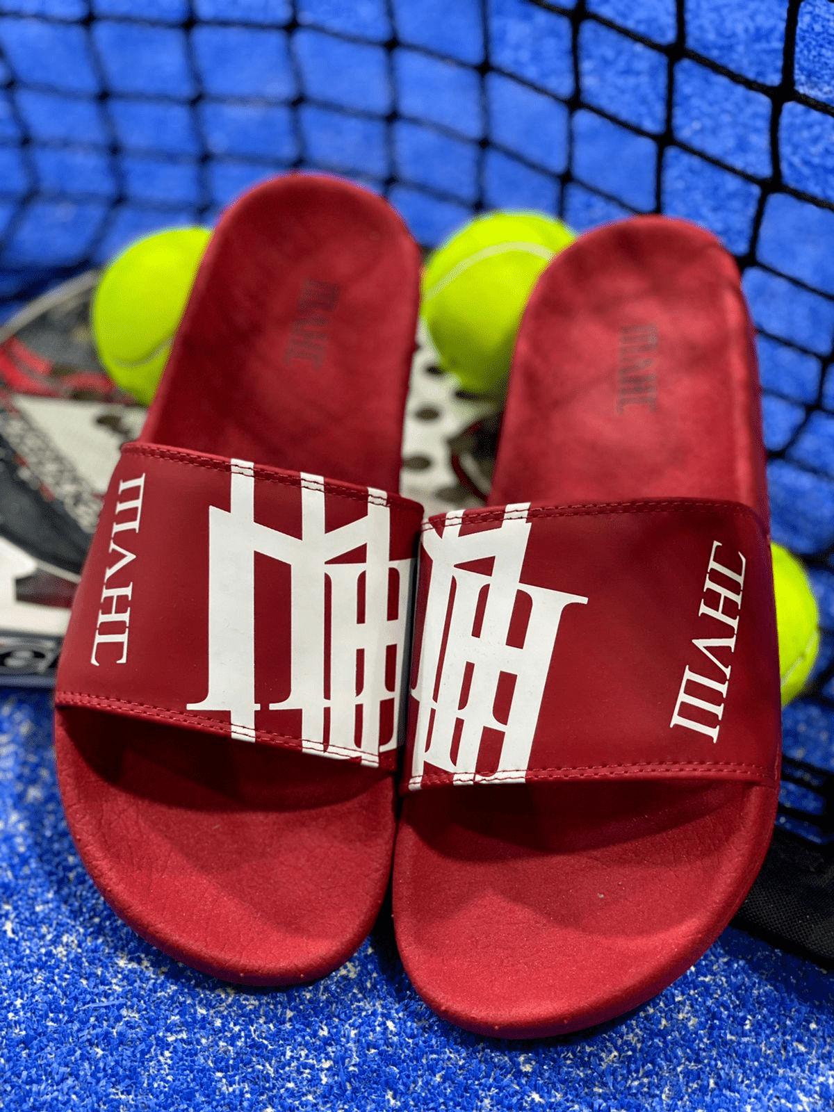 chinelo mahe multi red